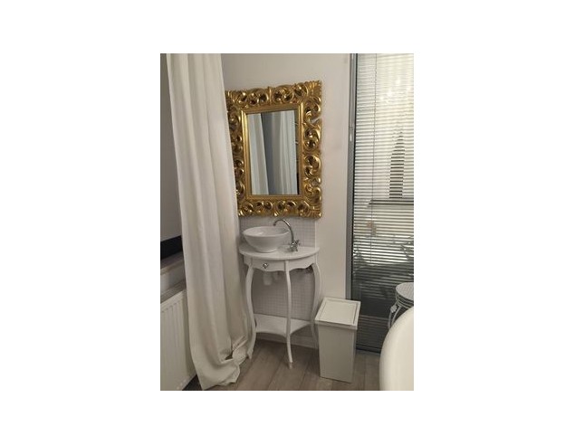 Konsola do przedpokoju z szufladą stojąca biała