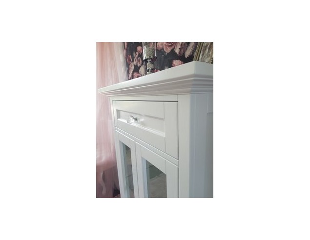 Komoda biała z KORONĄ