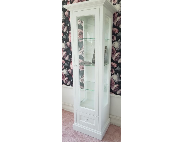 Witryna biała z KORONĄ