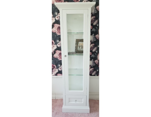 Witryna biała z KORONĄ