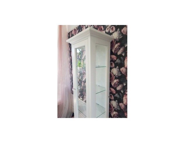 Witryna biała z KORONĄ