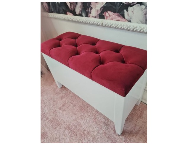 Ławka biała pikowana w tzw. caro ze schowkiem