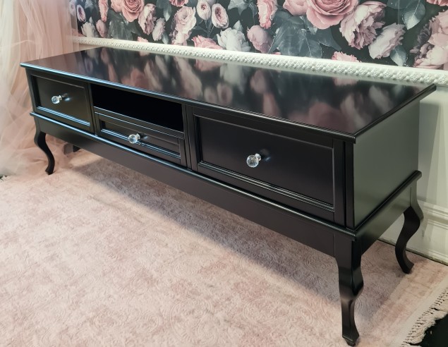 Szafka RTV Ludwik 3 szuflady czarna z frezami