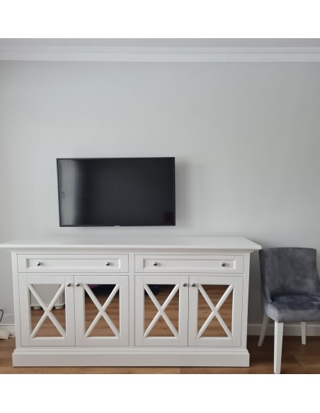 Komoda biała 2 szuflad oraz czworo drzwiczek z lustrami z KORONĄ