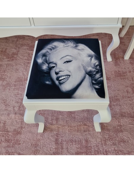 Krzesełko z drewna pufka ludwik z Marilyn Monroe
