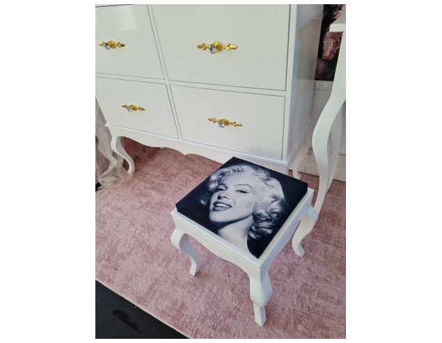 Krzesełko z drewna pufka ludwik z Marilyn Monroe