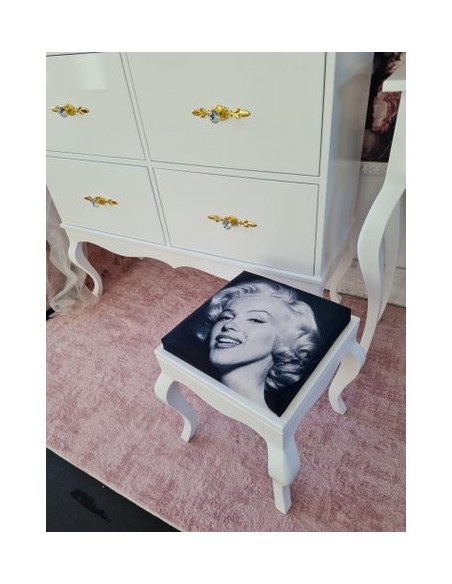 Krzesełko z drewna pufka ludwik z Marilyn Monroe